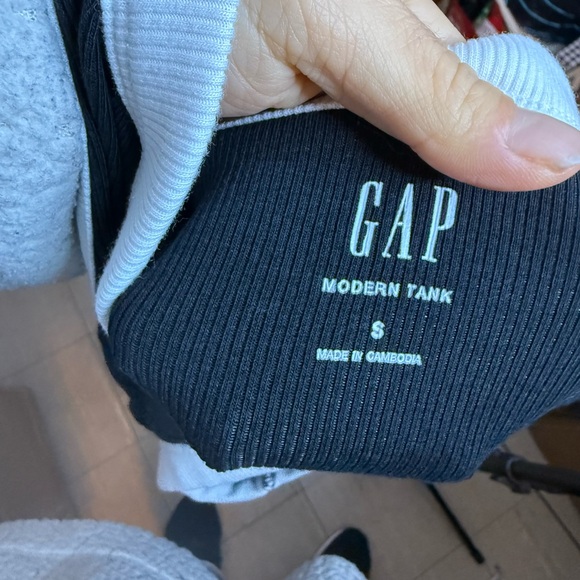 Gap Modern Ribbed Halter Tank - Picture 3 of 5